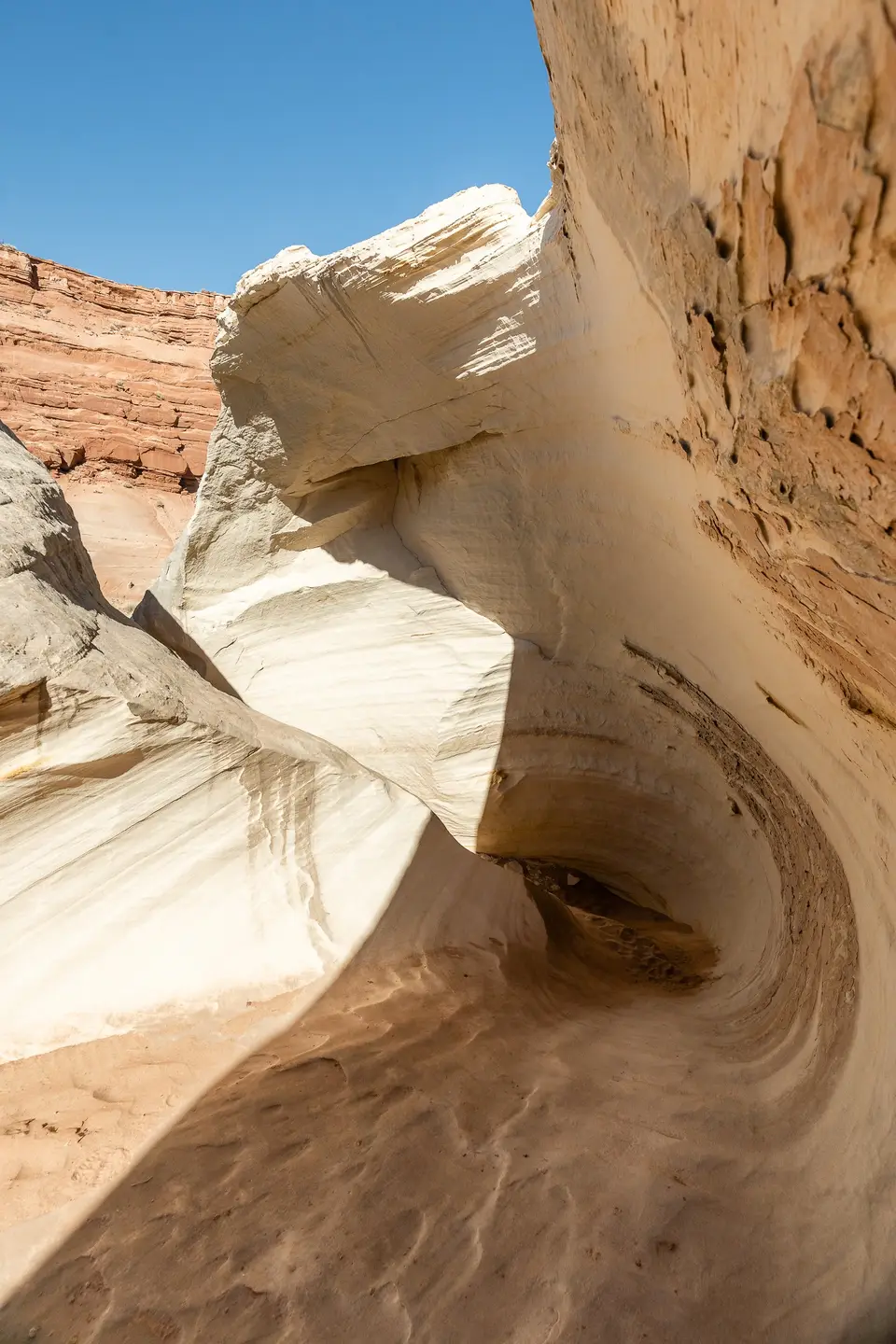 Viewing The Nautilus wave from above near Kanab, Utah